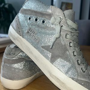 GOLDEN GOOSE
Size 39-fit like a 8.5 US
Leather Glitter Accents Sneakers